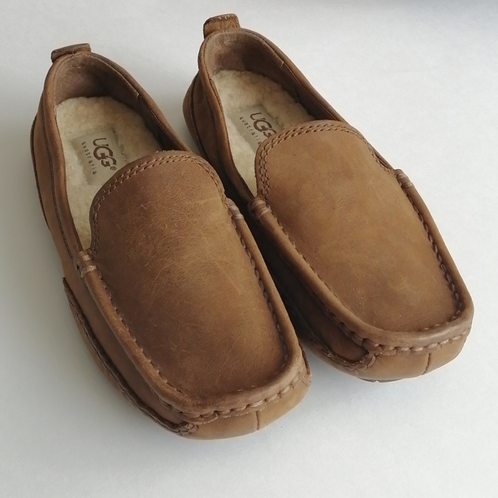 UGG Hunley Leather Moccasin Loafer
